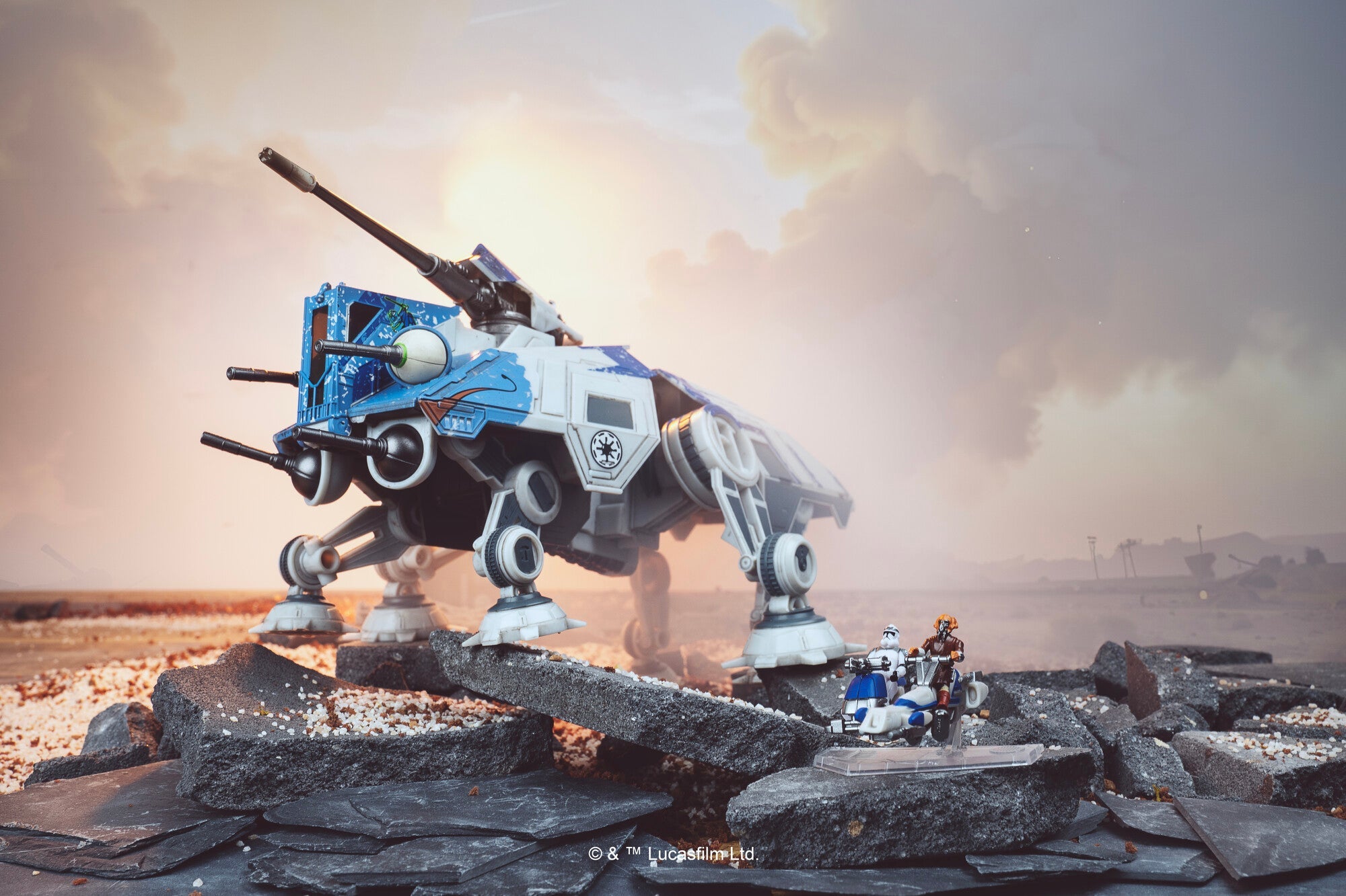 STAR WARS™ Micro Galaxy Squadron AT-TE (104th Battalion)