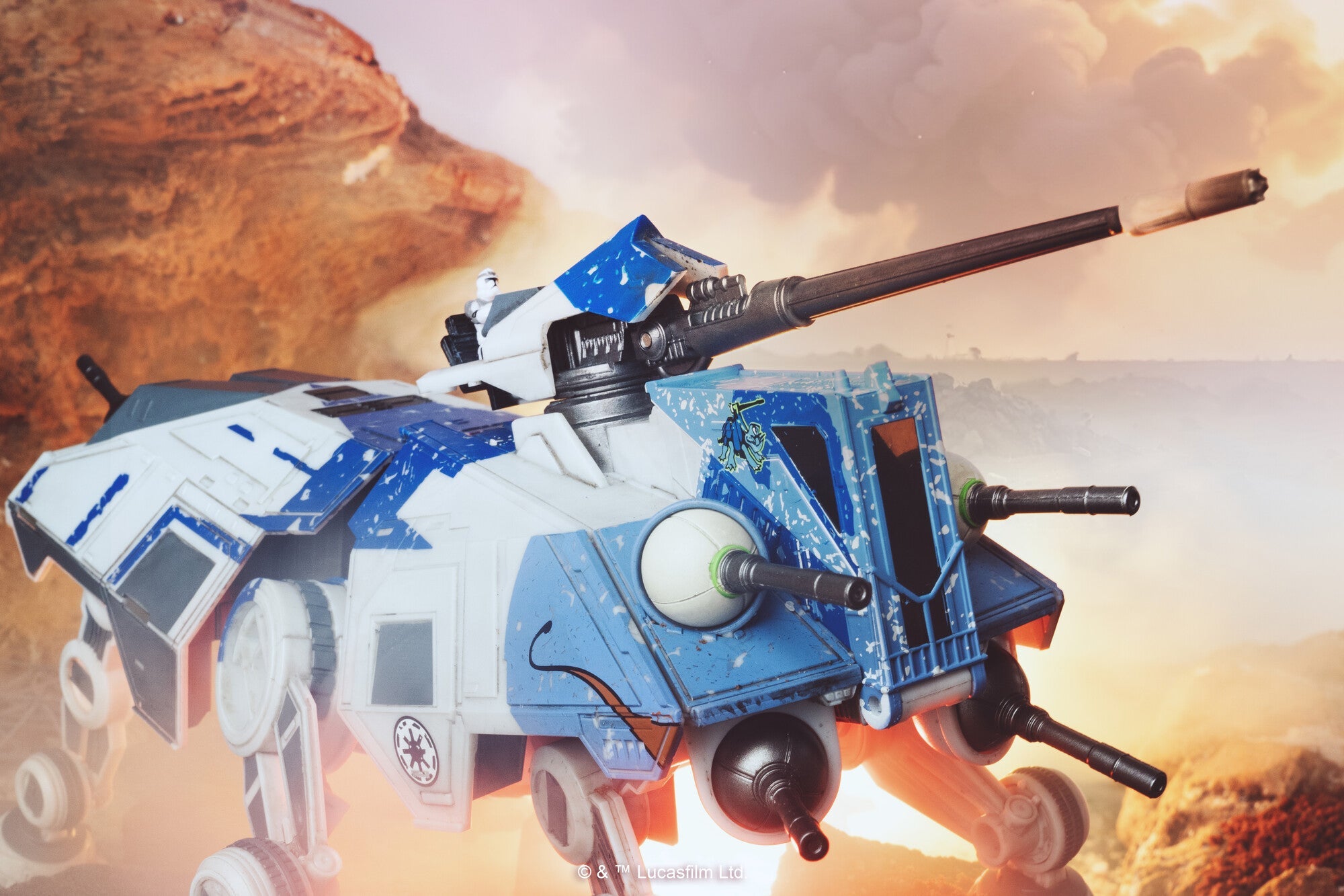 STAR WARS™ Micro Galaxy Squadron AT-TE (104th Battalion)